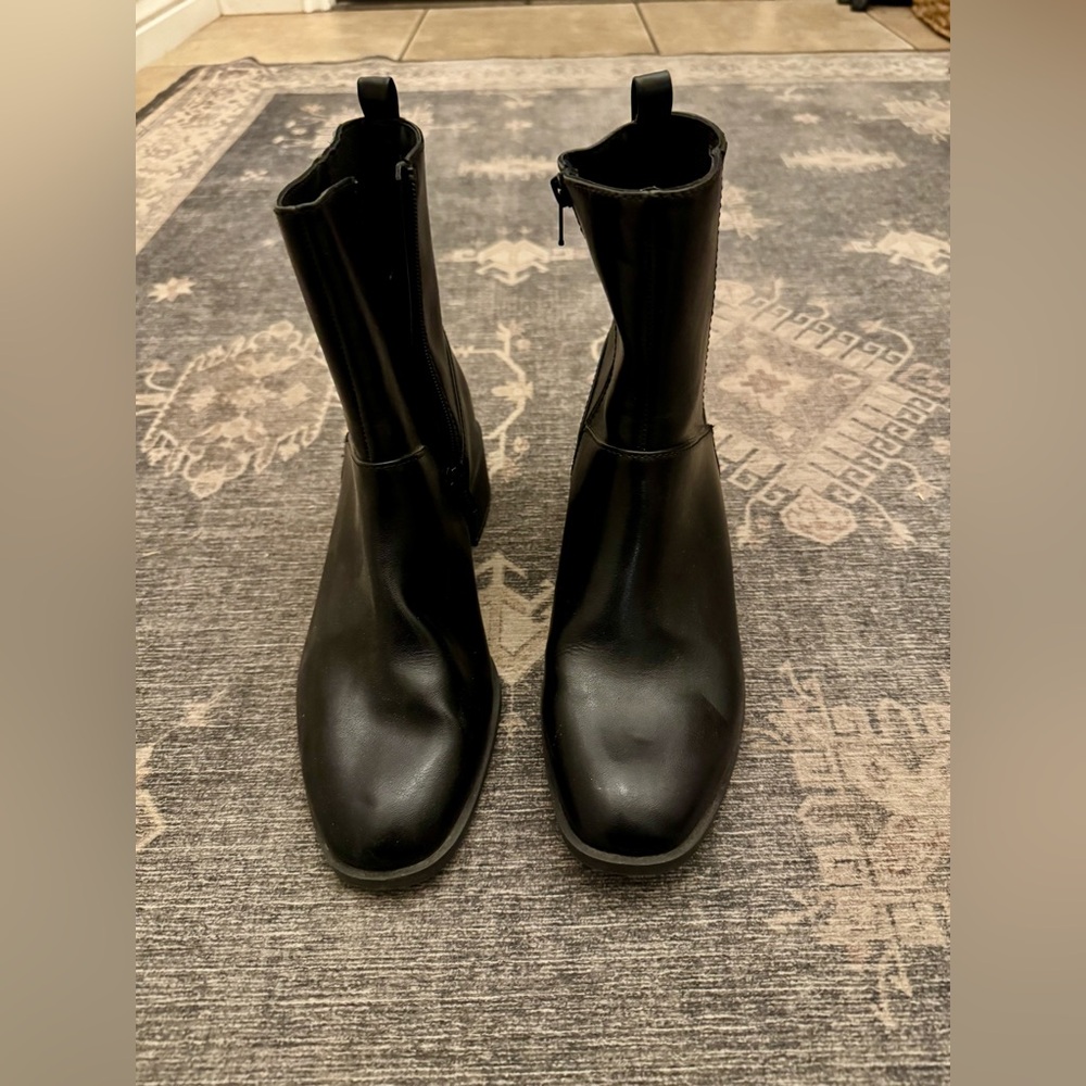 Universal Thread Black Ankle Booties